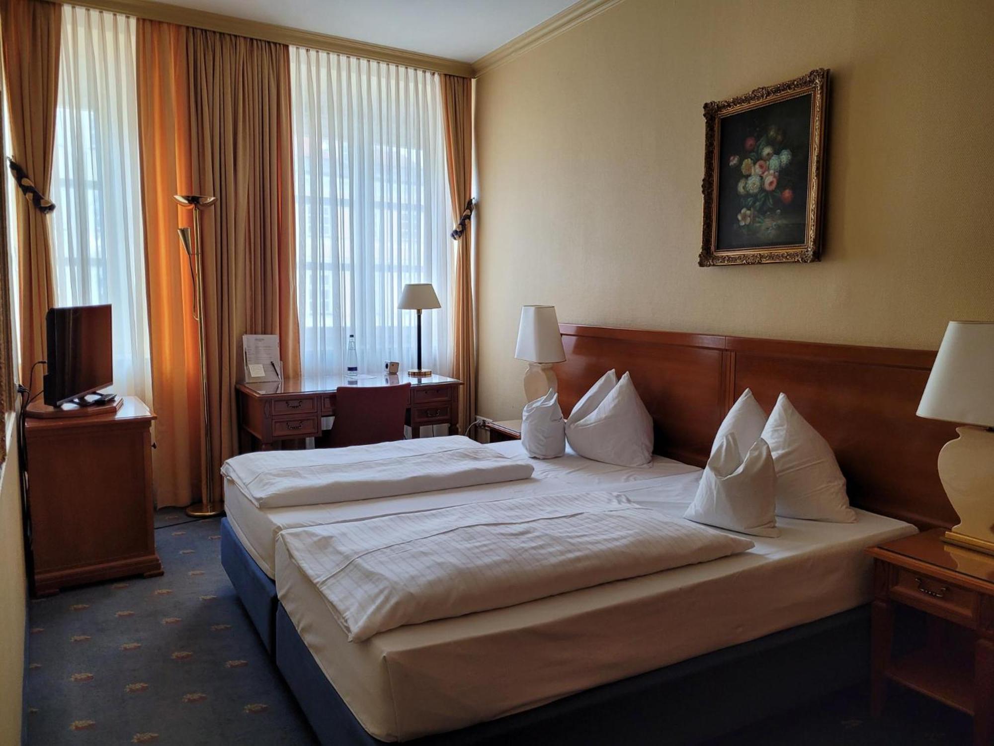 Hotel Goldene Sonne لاندشوت المظهر الخارجي الصورة