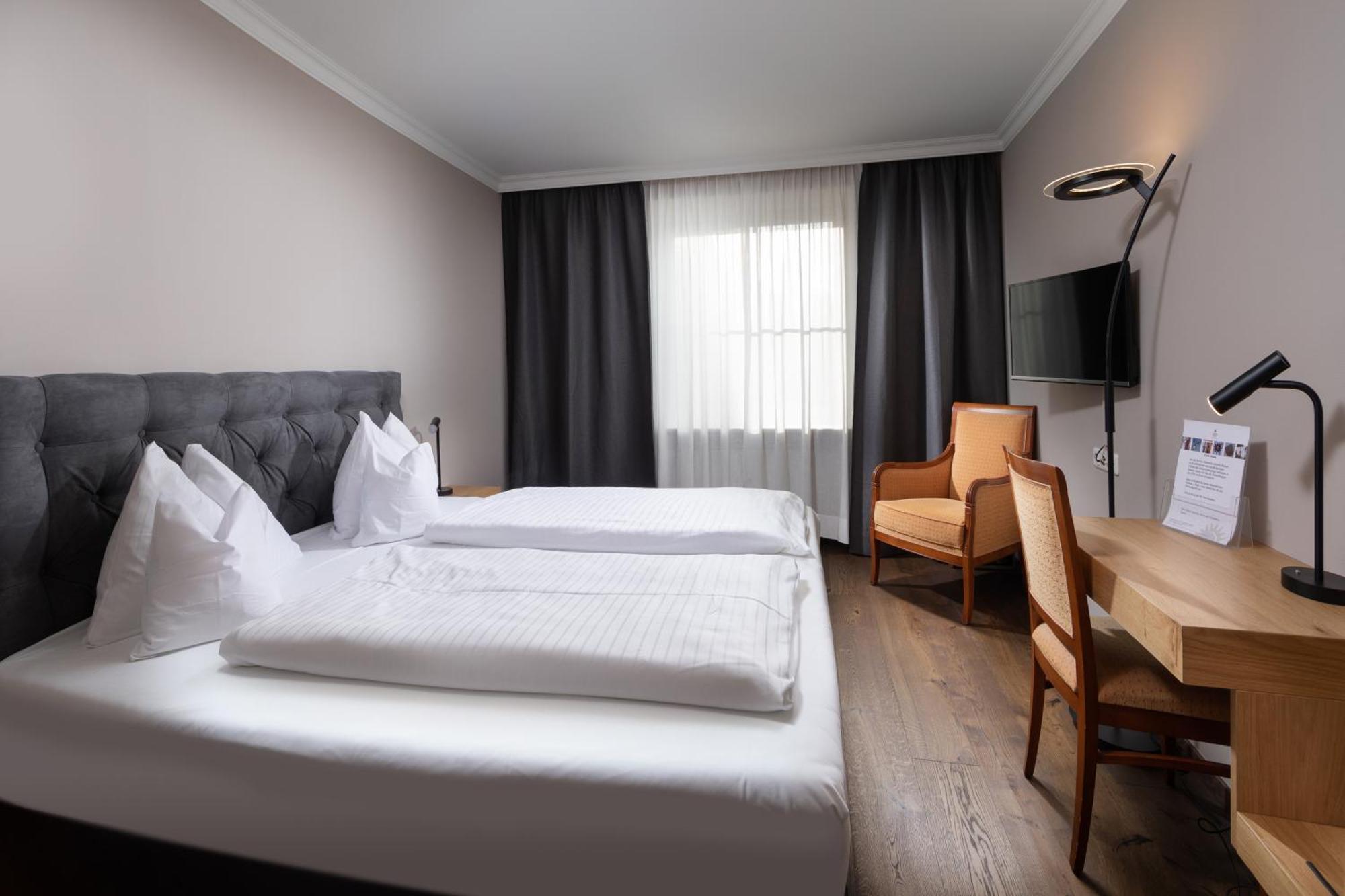 Hotel Goldene Sonne لاندشوت المظهر الخارجي الصورة