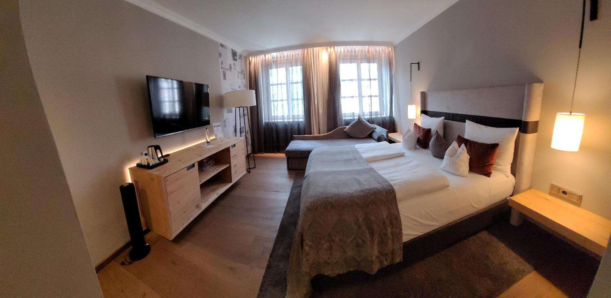 Hotel Goldene Sonne لاندشوت المظهر الخارجي الصورة