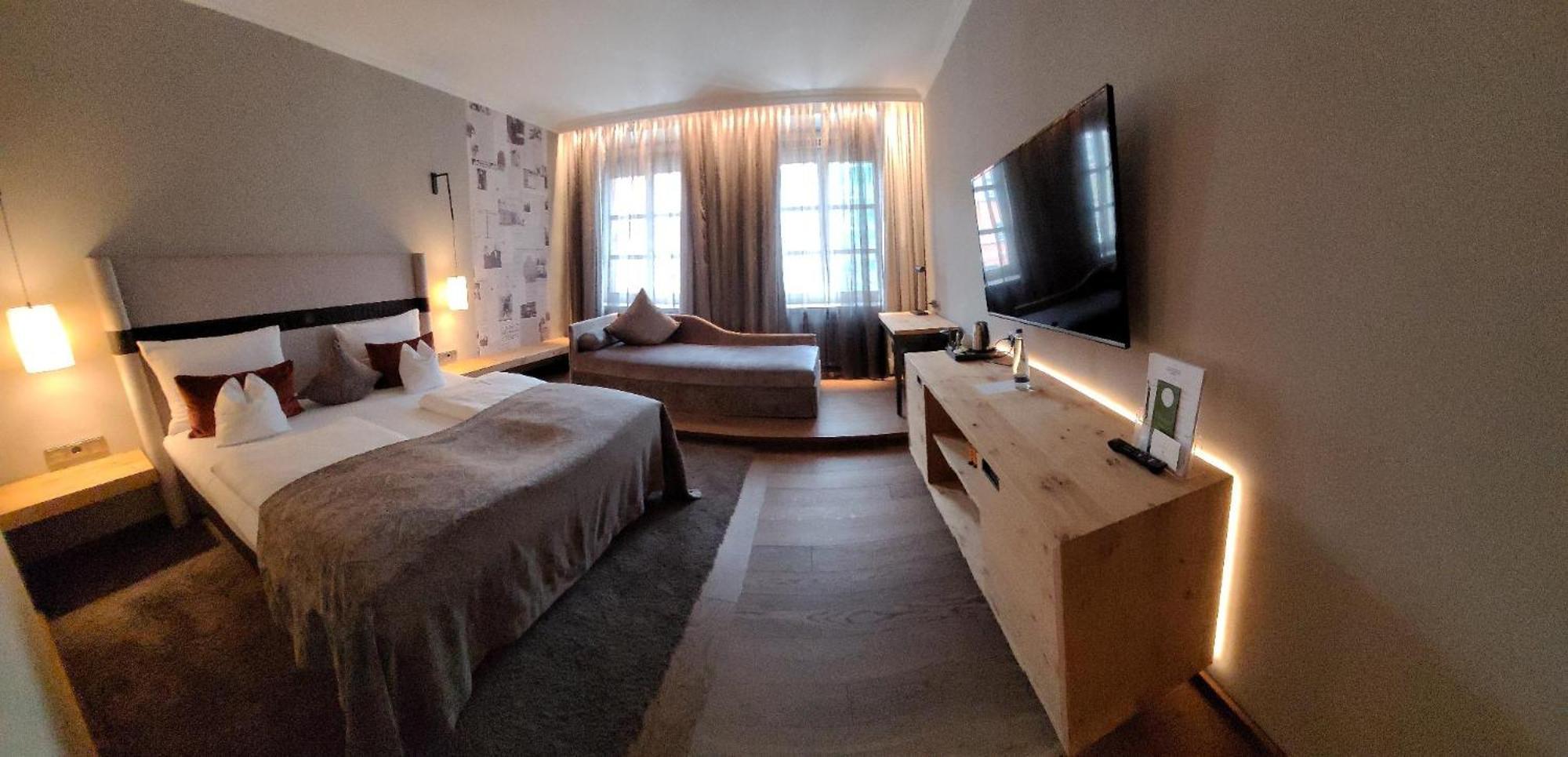 Hotel Goldene Sonne لاندشوت المظهر الخارجي الصورة